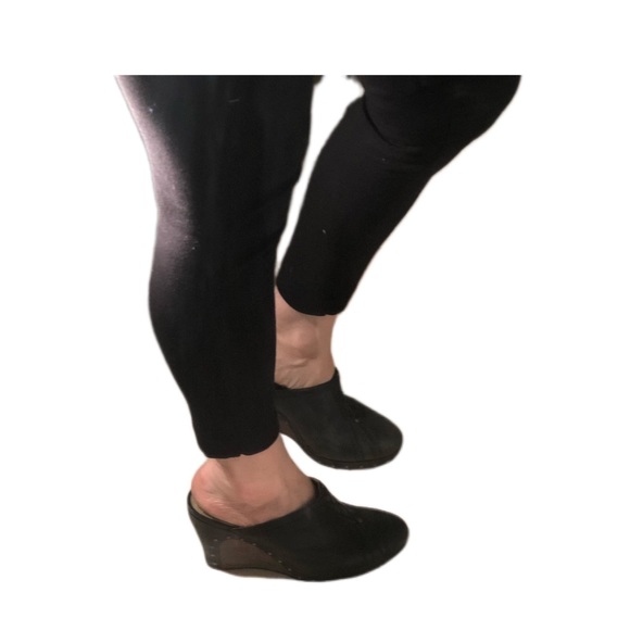 Ugg Clog size 9 - Picture 2 of 6